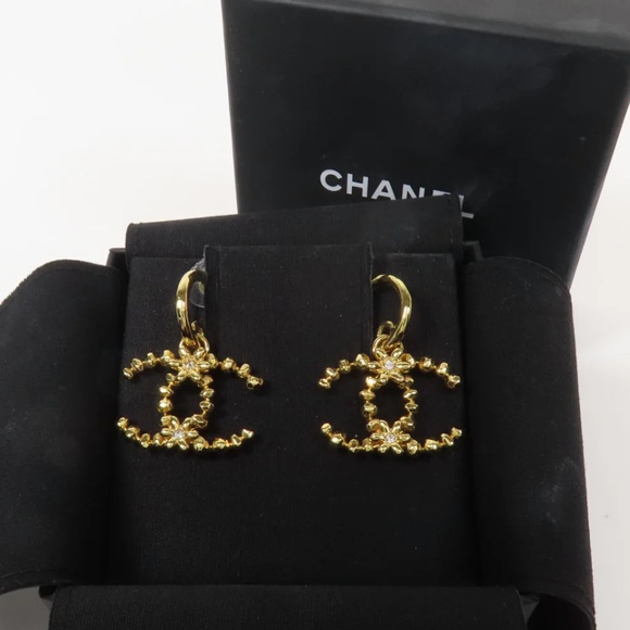 👛👛👛Chanel CC Gold Earrings - Picture 1 of 3